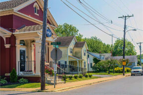 An image of a road side house in Vienna VA