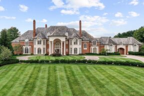 Potomac MD: Opulent mansions and expansive lots define this Maryland enclave, a pinnacle of suburban luxury.
